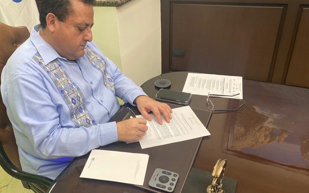 Participa Carlos Mendoza Davis, en Firma de Alianza Nacional Emergente por el Turismo