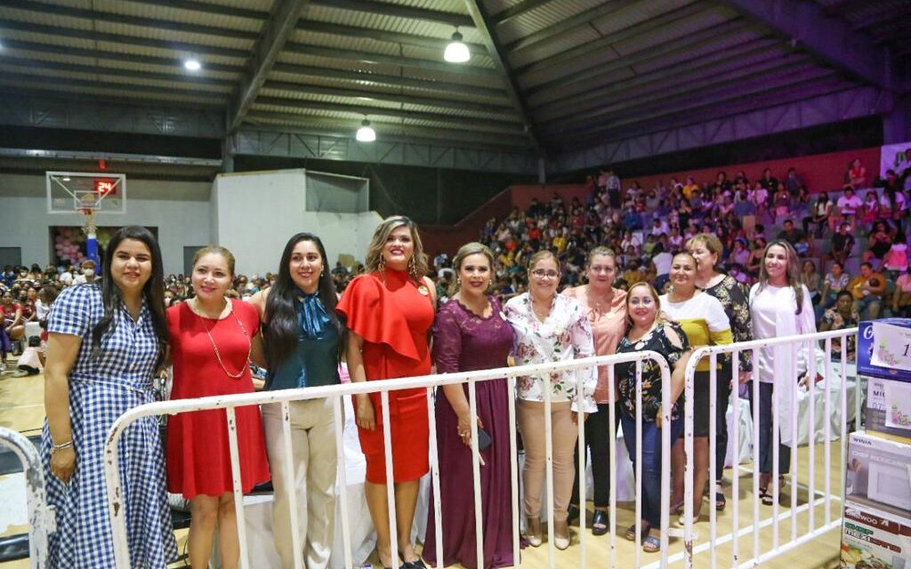 Más de 1,000 mujeres celebraron junto al Sistema municipal DIF Los Cabos el «Día de las Madres» en SJC