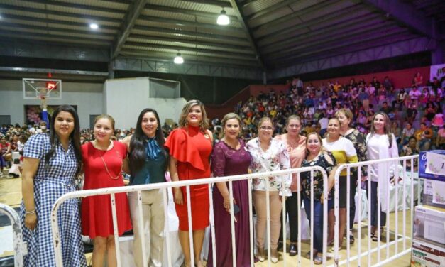 Más de 1,000 mujeres celebraron junto al Sistema municipal DIF Los Cabos el «Día de las Madres» en SJC