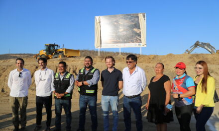 Refrenda alcalde Oscar Leggs Castro su compromiso con el deporte y habitantes de La Playa; inician las obras de construcción de la Unidad Deportiva