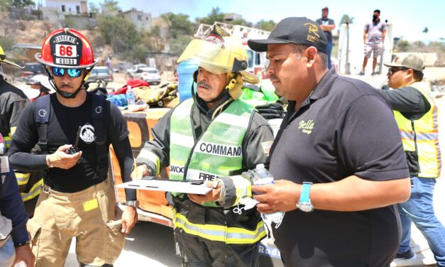 Dependencias municipales y cuerpos de emergencia logran sofocar voraz incendio en recicladora de CSL