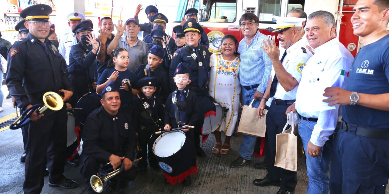 “No los vamos a dejar solos y seguiremos trabajando junto a los Bomberos”: alcalde Oscar Leggs Castro